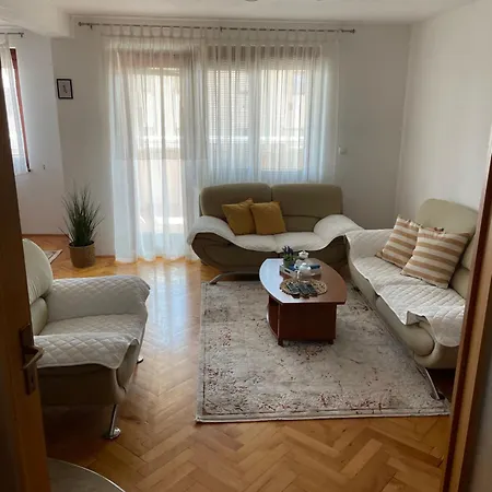 Apartman Centar 2 דירה