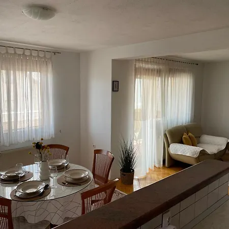 דירה Apartman Centar 2 *