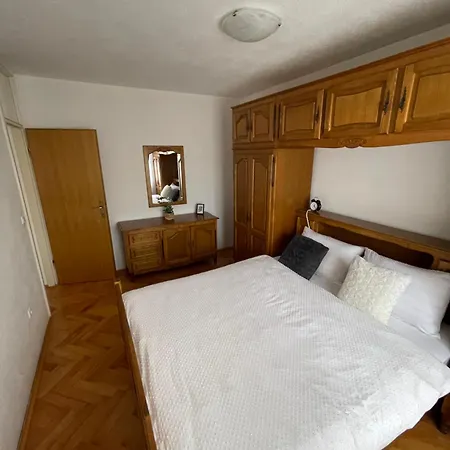 Apartman Centar 2 *